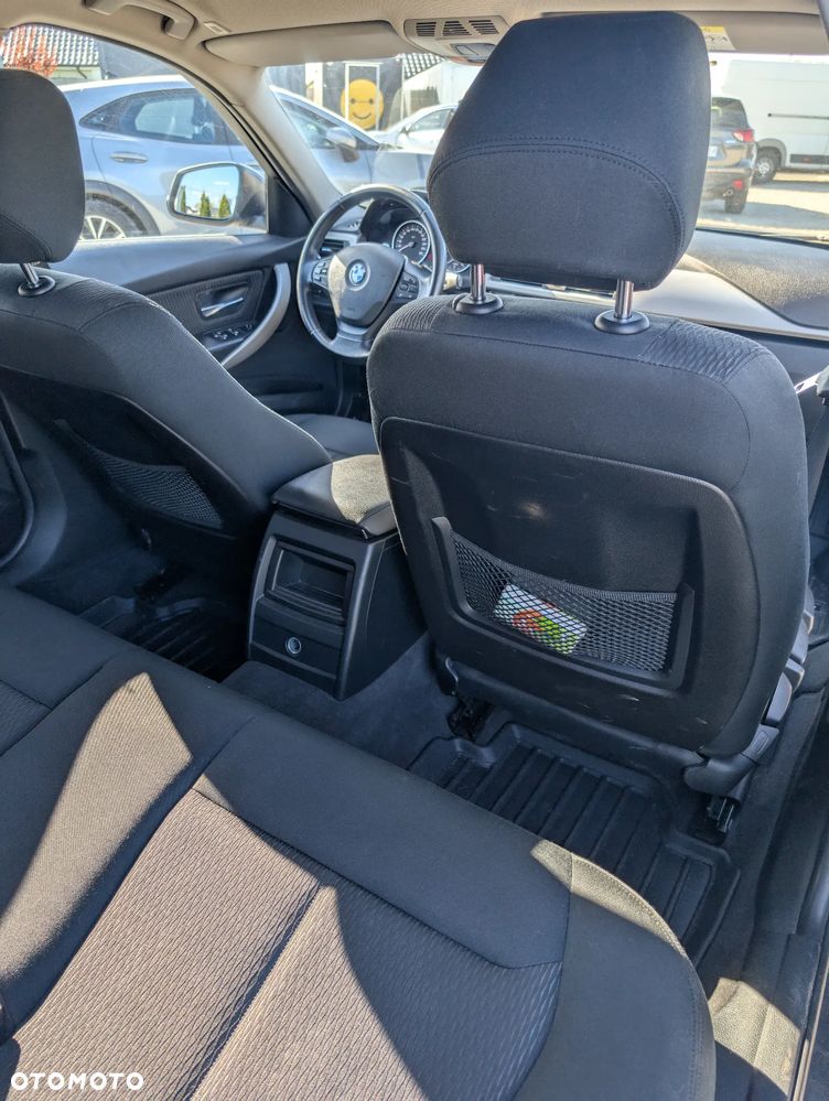 BMW Seria 3 318d - 13
