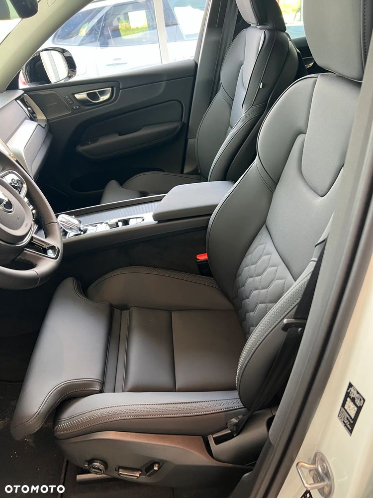 Volvo XC 60 B5 B AWD Plus Dark - 4