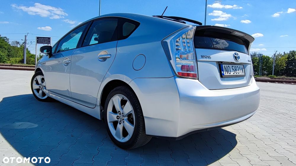 Toyota Prius (Hybrid) - 3