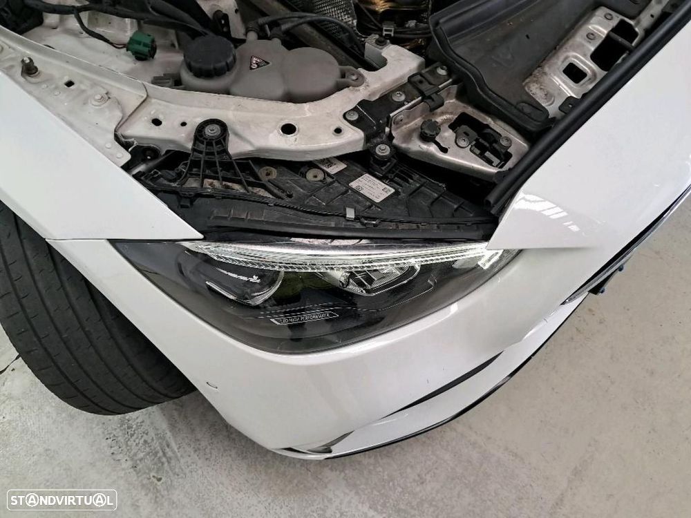 Mercedes-Benz C 300 e AMG Line - 20