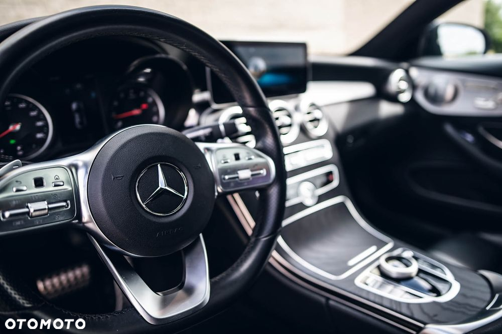 Mercedes-Benz Klasa C 300 Coupe 9G-TRONIC AMG Line - 13