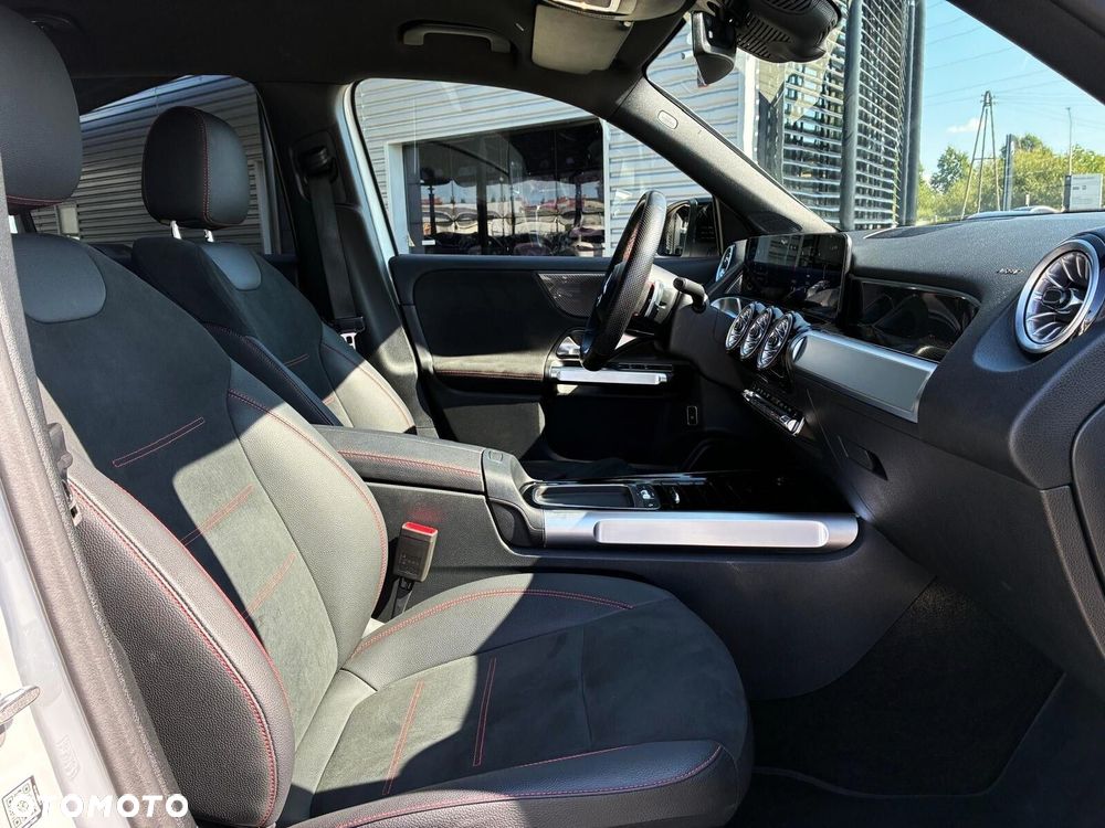 Mercedes-Benz GLB - 15