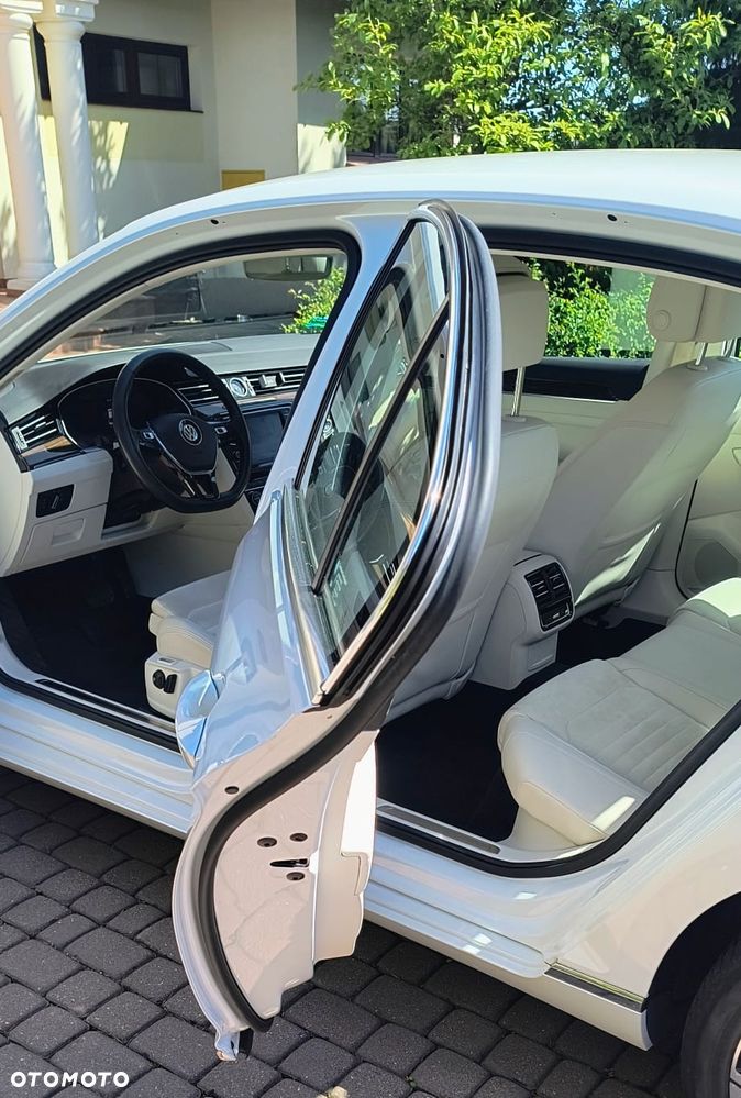 Volkswagen Passat - 4