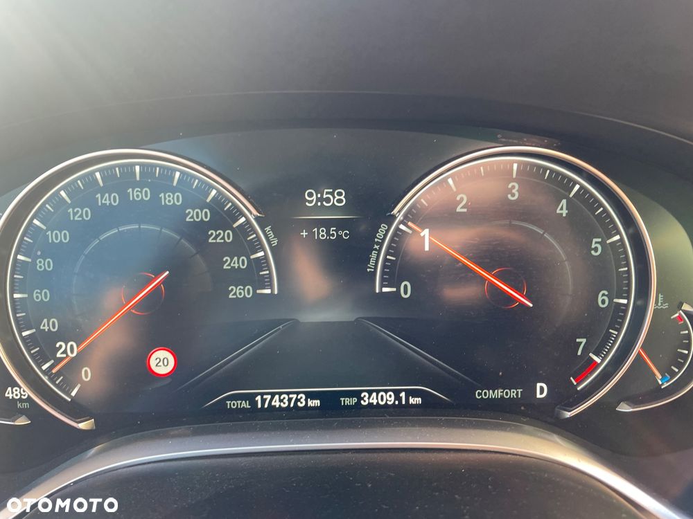 BMW Seria 7 740Li - 28