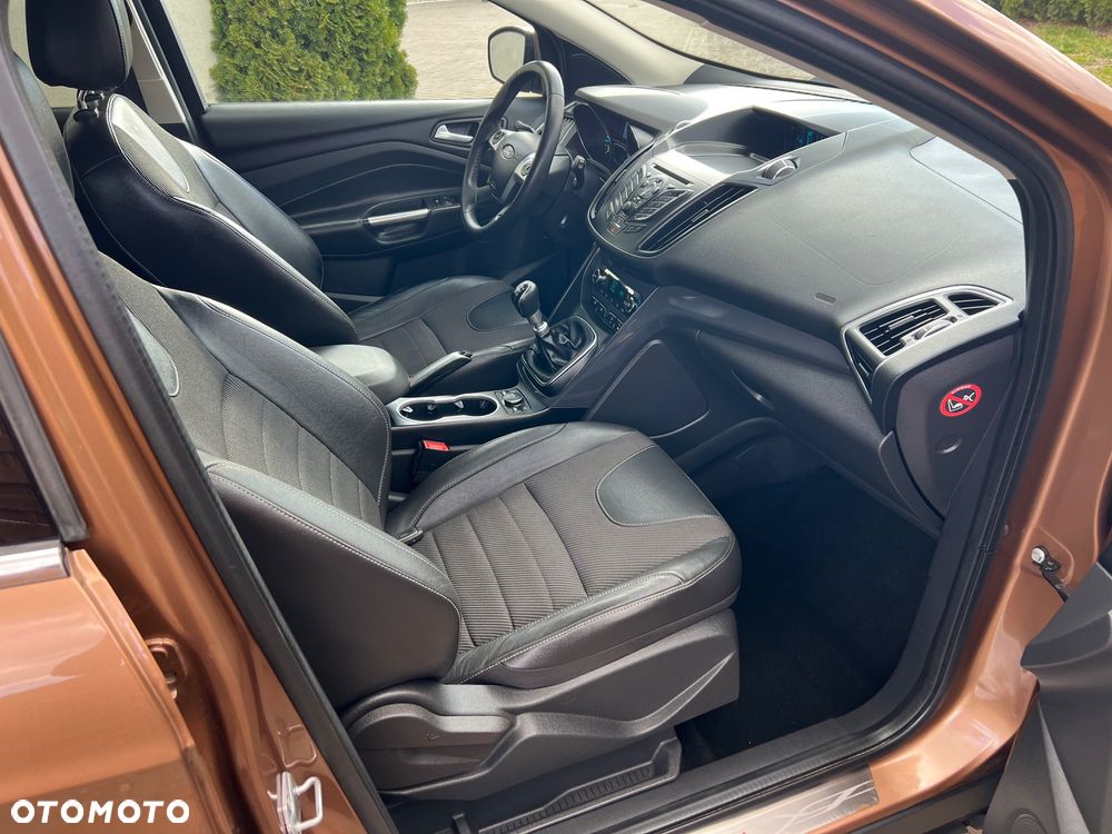 Ford Kuga 2.0 TDCi 2x4 Titanium - 15