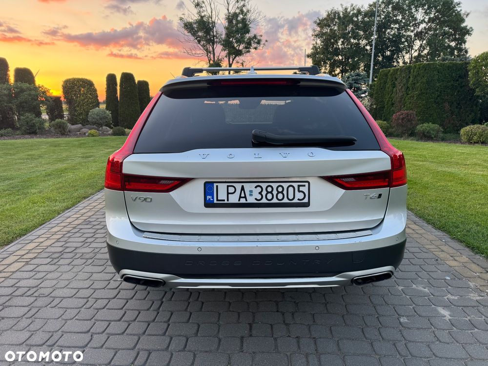 Volvo V90 Cross Country T6 AWD - 11