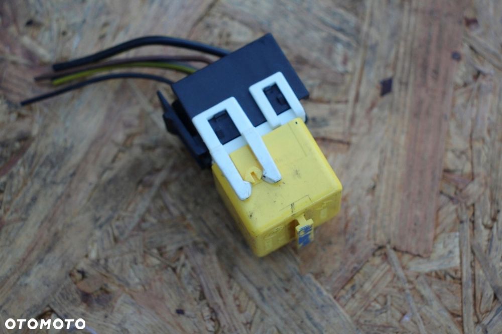 Przekaźnik BMW żółty 1379817 - 1