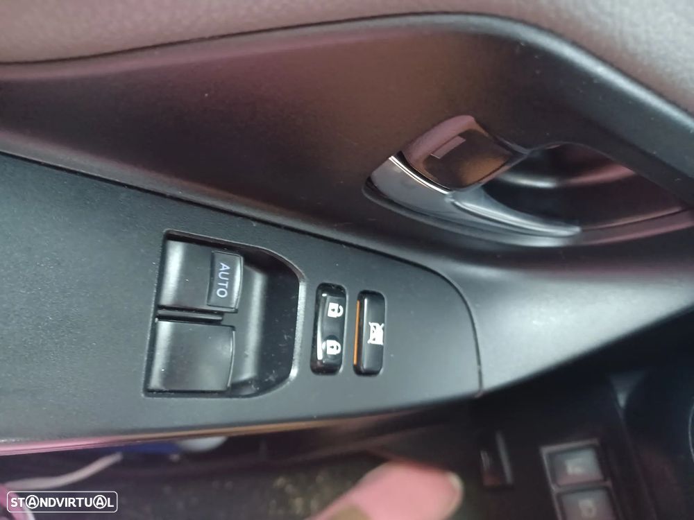 Toyota Yaris 1.0 VVT-i - 12