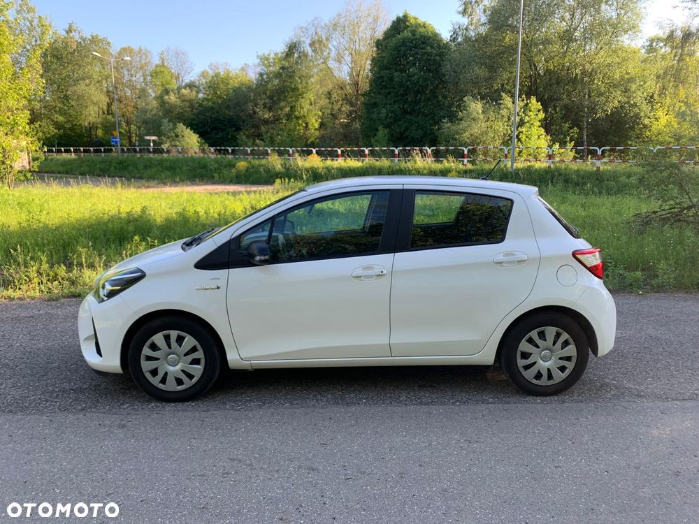 Toyota Yaris Hybrid 100 Active - 4