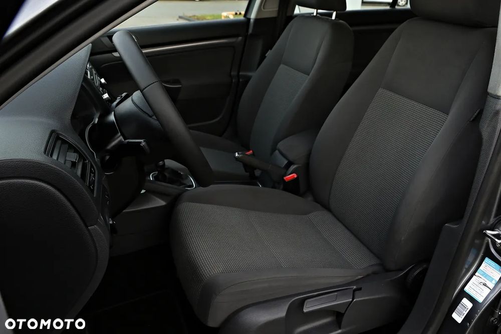 Volkswagen Golf - 24