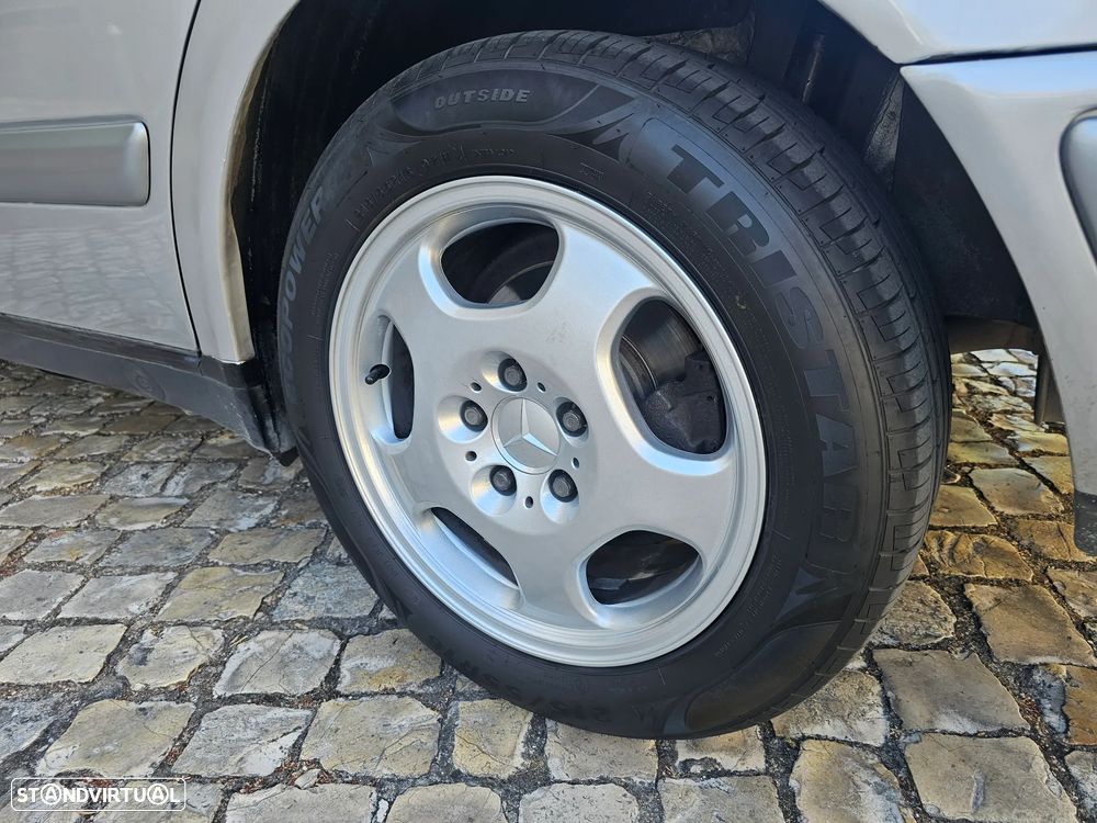 Mercedes-Benz E 220 D Classic - 11