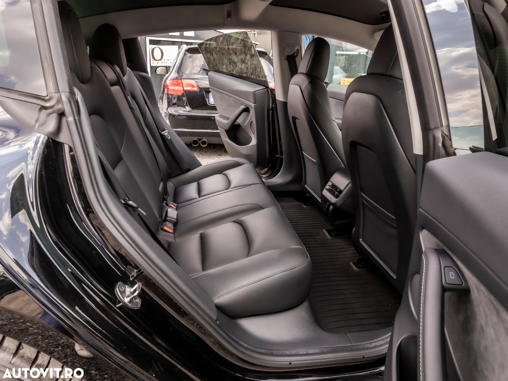 Tesla Model 3 Long Range - 8