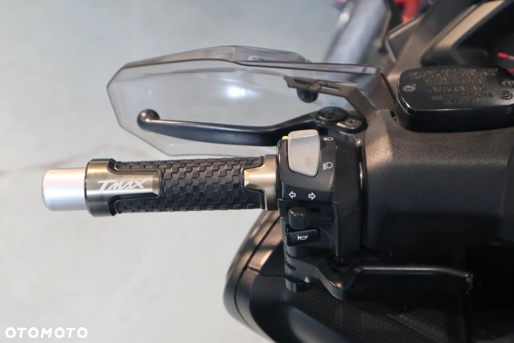 Yamaha Tmax - 12