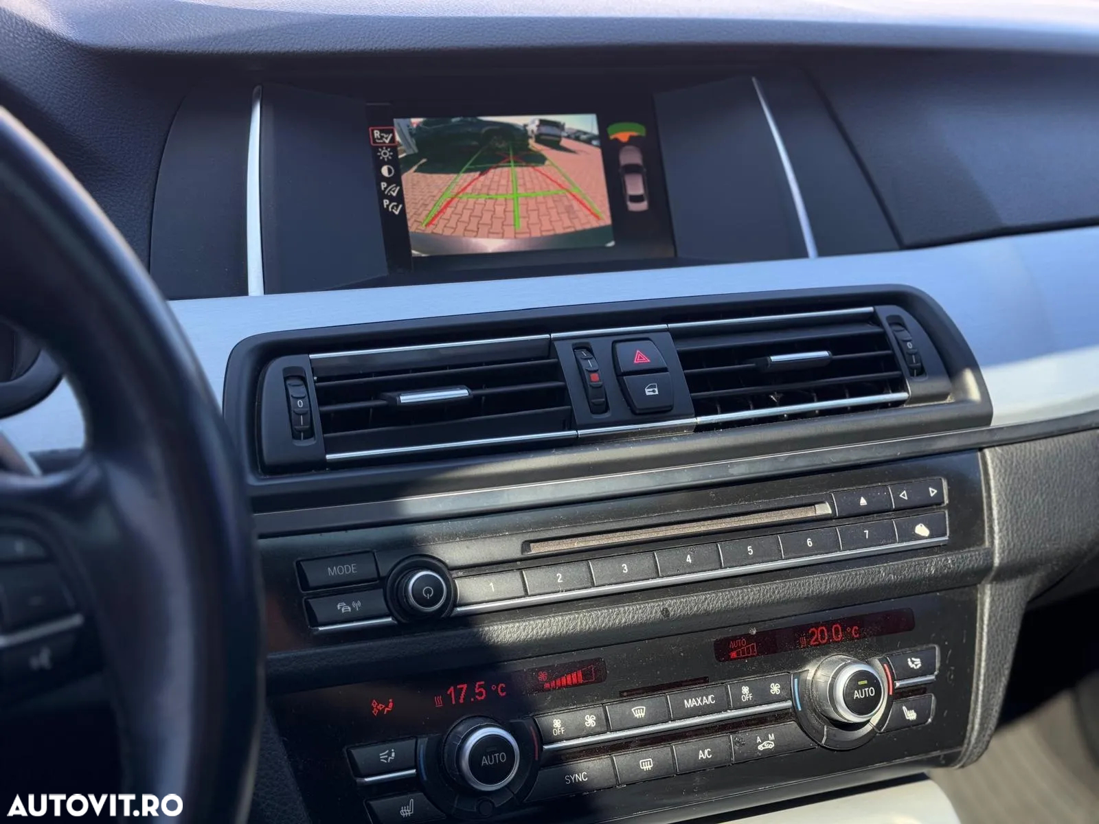 BMW Seria 5 520d xDrive AT - 24
