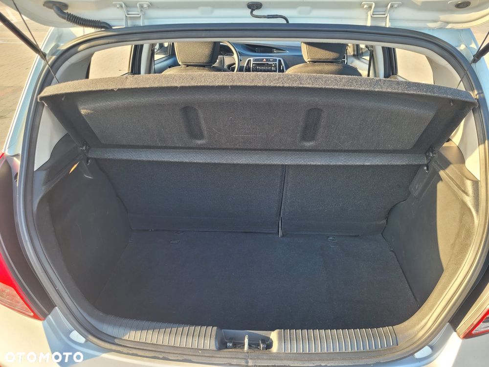 Hyundai i20 1.2 Fifa World Cup Edition - 10