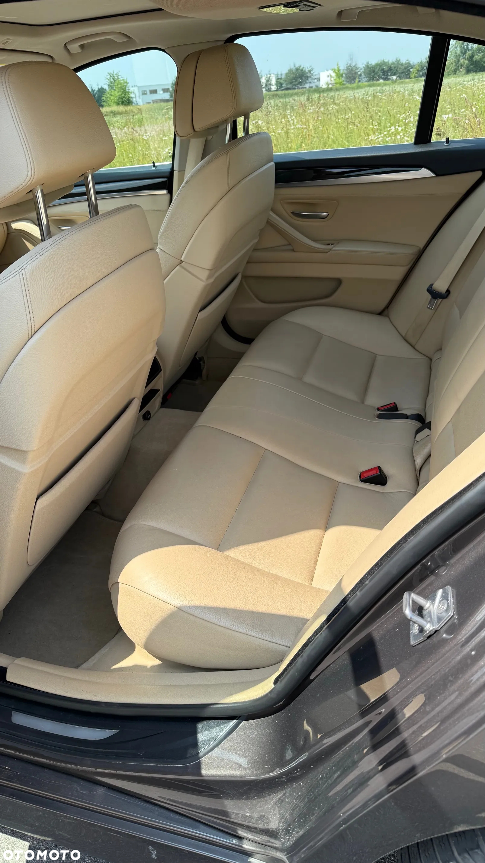 BMW Seria 5 528i xDrive - 14
