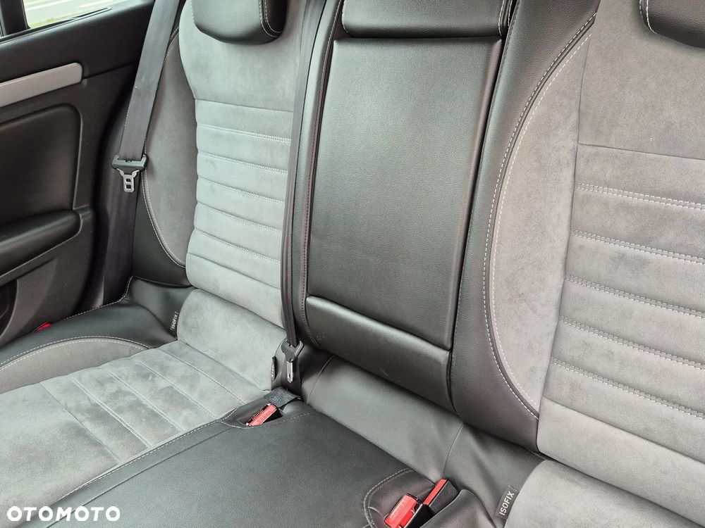 Renault Laguna dCi 180 FAP GT - 32