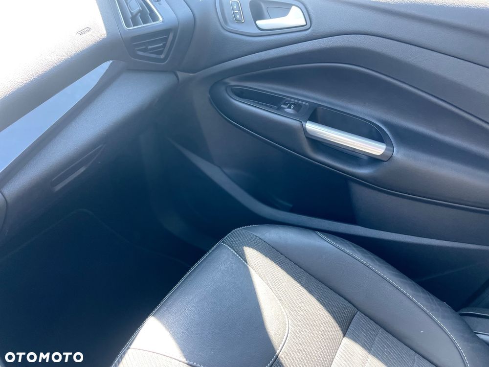 Ford Kuga 2.0 TDCi 2x4 Titanium - 19