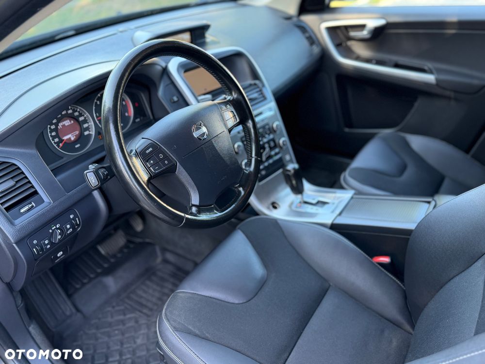Volvo XC 60 D5 AWD Momentum - 14