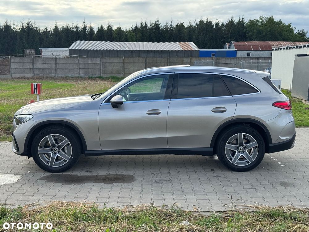 Mercedes-Benz GLC 300 4Matic 9G-TRONIC AMG Line Plus - 16