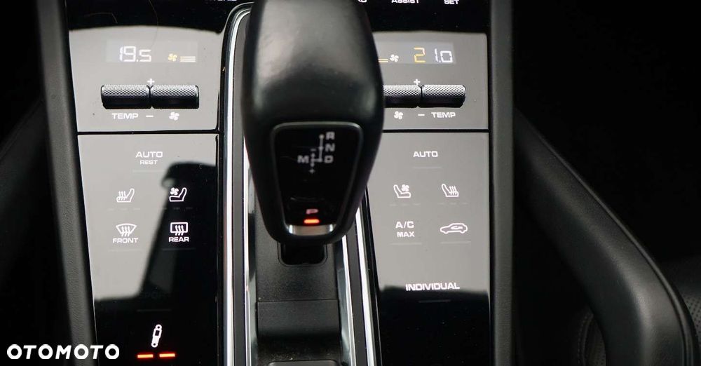 Porsche Cayenne - 28