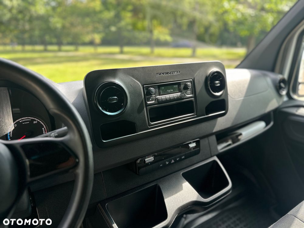Mercedes-Benz eSprinter - 11
