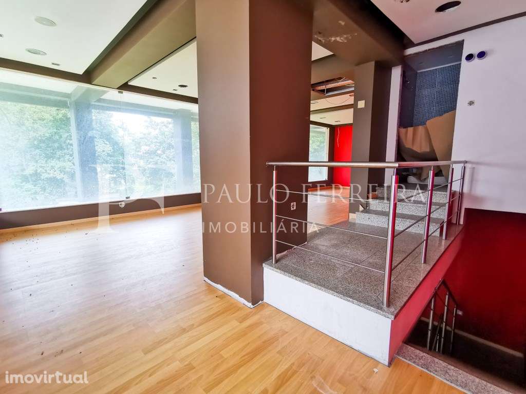 Loja com 3 pisos no centro de Famalicão - Grande imagem: 3/5