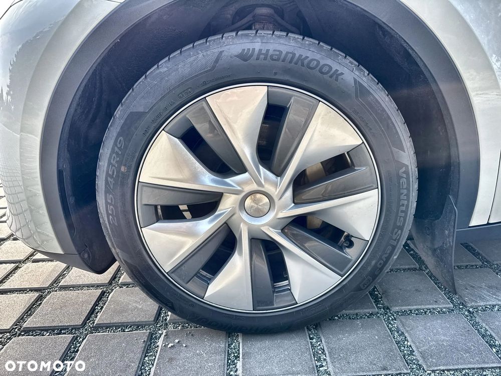 Tesla Y Long Range AWD - 15