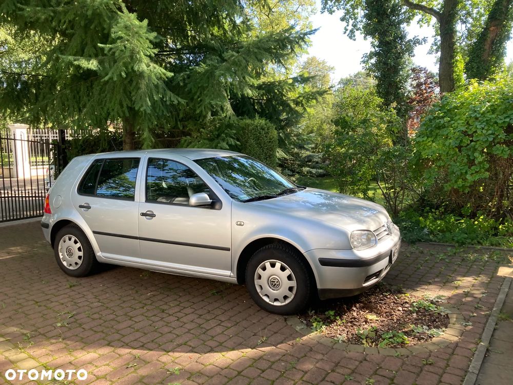 Volkswagen Golf 1.6 Basis - 1