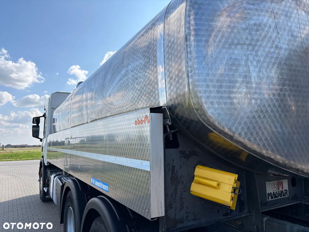 Scania P 410 6x2 ostatnia oś skrętna i podnoszona cysterna do odbioru mleka zabudowa MAGYAR - 28
