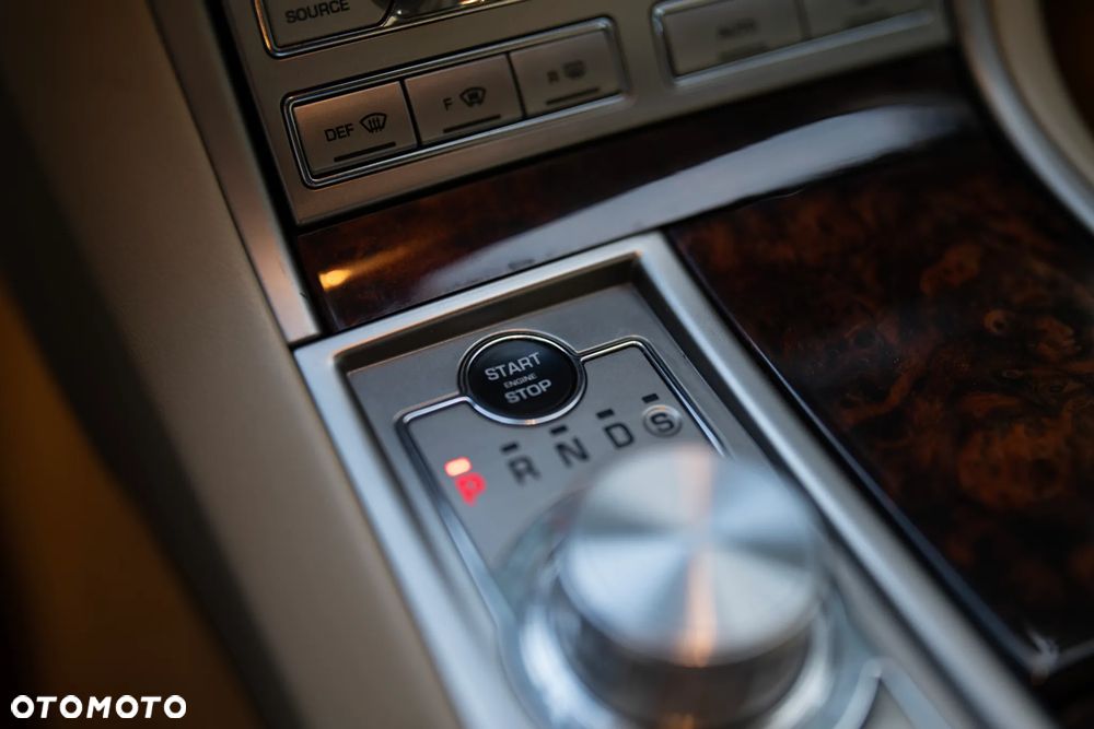 Jaguar XF 2.7 V6 D Premium Luxury - 9