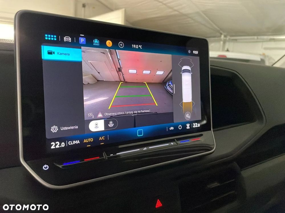 Volkswagen Crafter 35 Furgon z wysokim dachem 2,0 l 177 KM automat r. o.: 4490 mm - 18