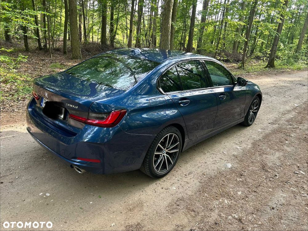 BMW Seria 3 318d mHEV - 17