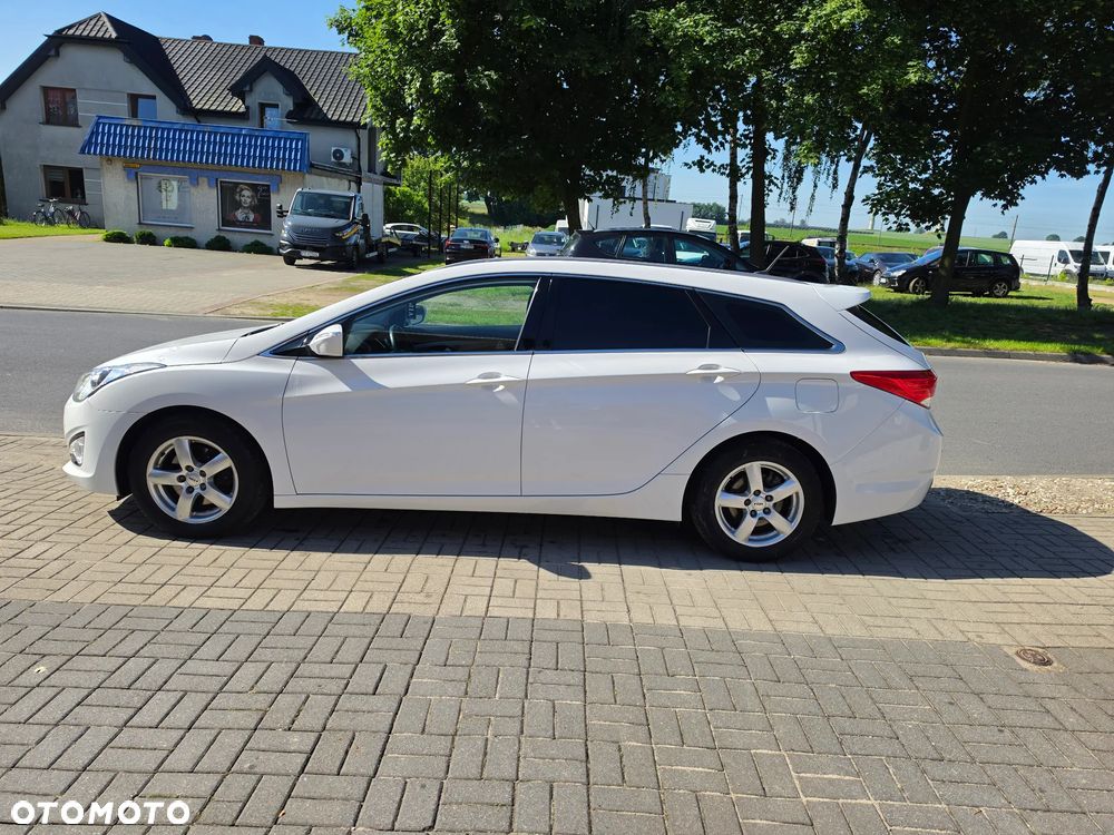 Hyundai i40 Kombi blue 1.6 Family+ - 11
