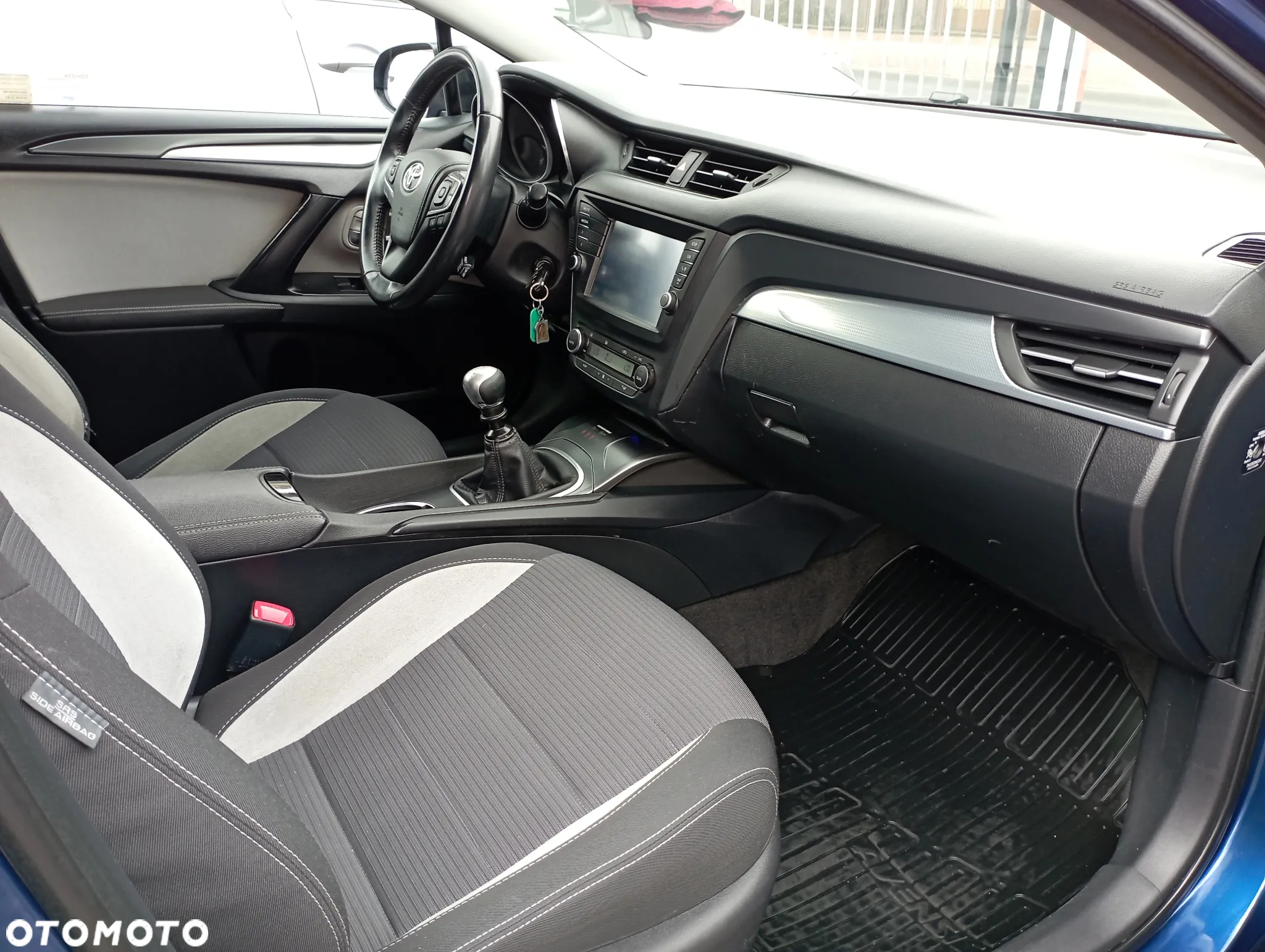 Toyota Avensis 2.0 D-4D Premium - 9
