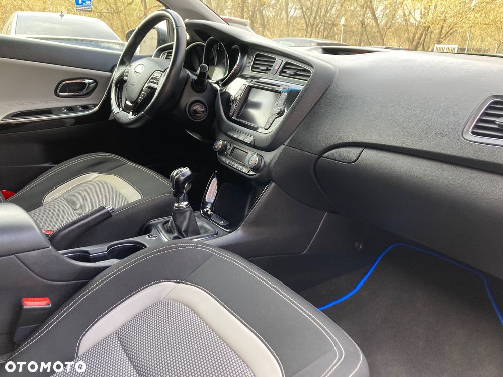 Kia Ceed 1.6 GDI ISG Platinum Edition - 11