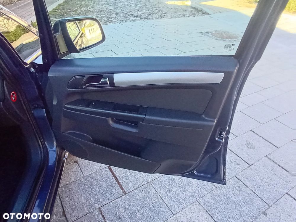 Opel Zafira - 24