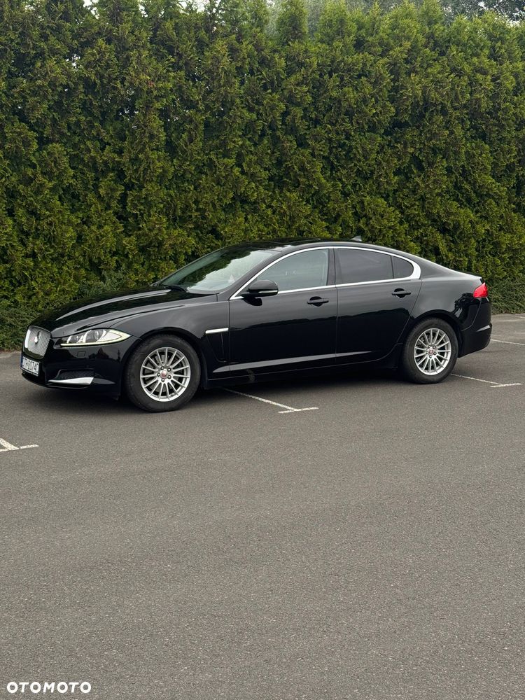 Jaguar XF 2.0 T Luxury - 9