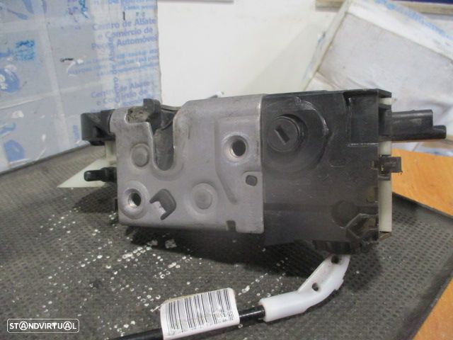 Fecho 9812500880 PEUGEOT 208 2015 1.6HDI 92CV 5P BRANCO FESQ 6 PINOS PEUGEOT 208 2018 1.2I 83CV 5P VERMELHO FESQ - 5