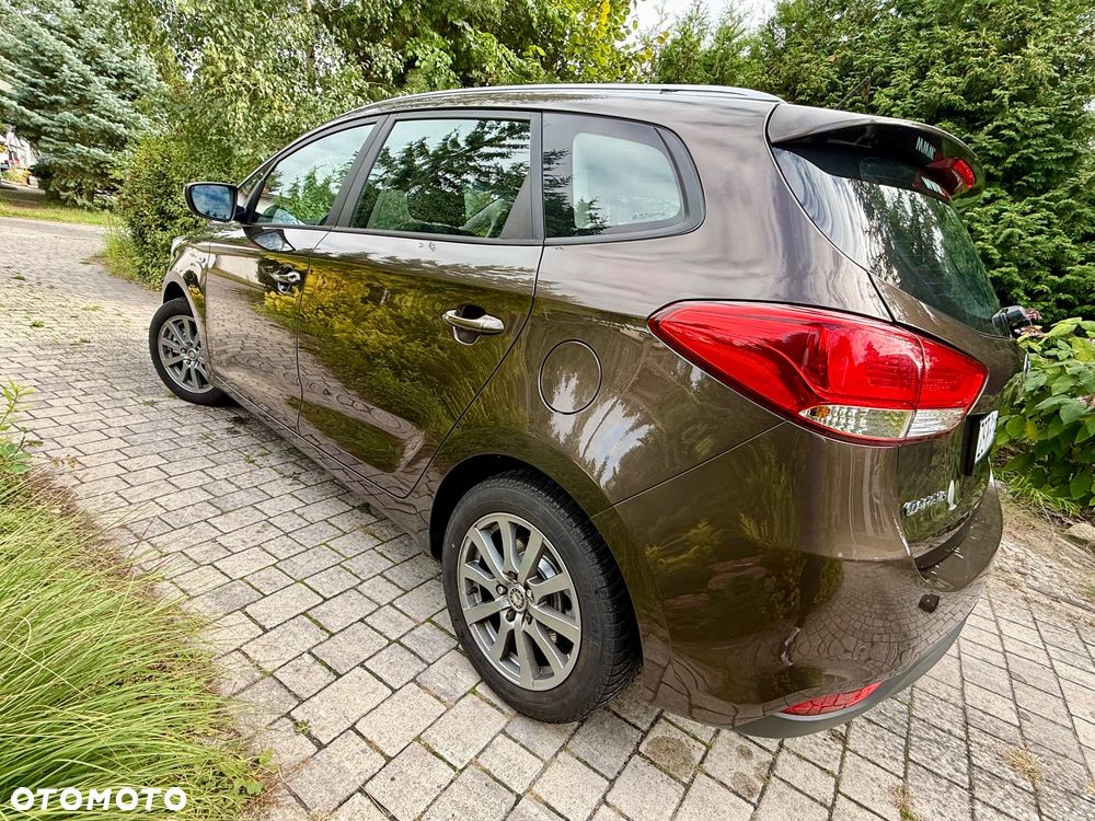 Kia Carens - 16