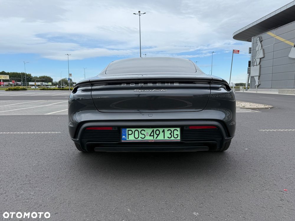 Porsche Taycan Turbo - 22