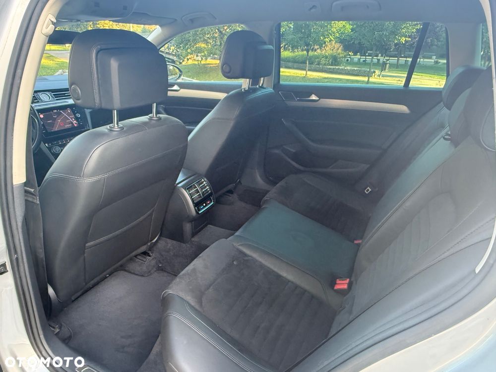 Volkswagen Passat 2.0 TDI SCR Highline - 21