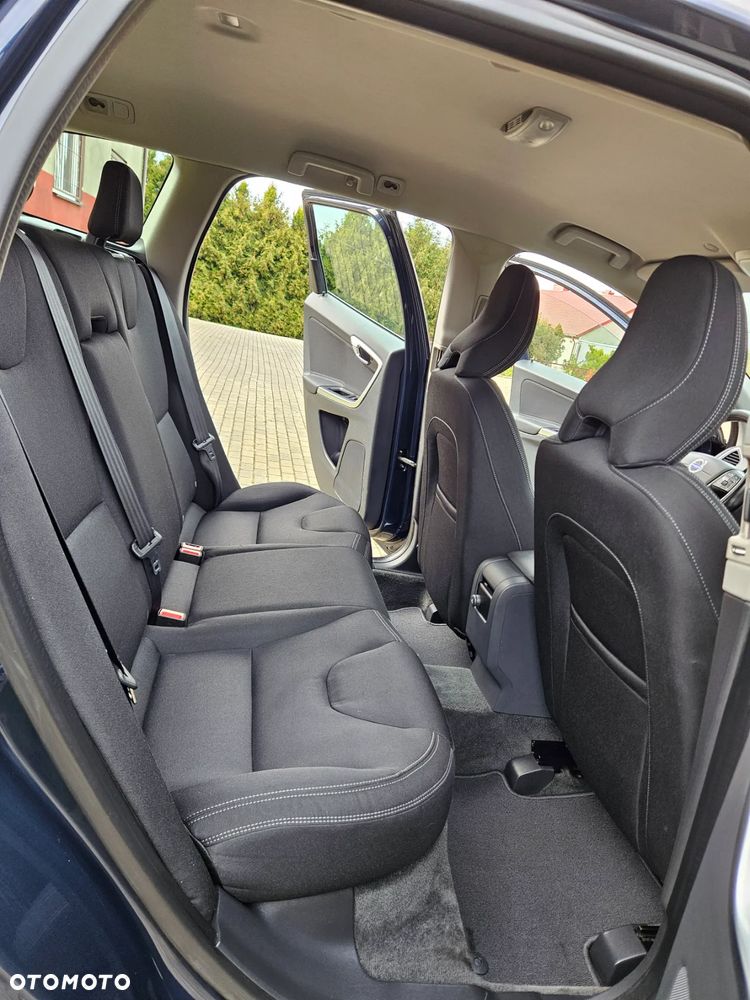 Volvo XC 60 D4 AWD Kinetic - 27