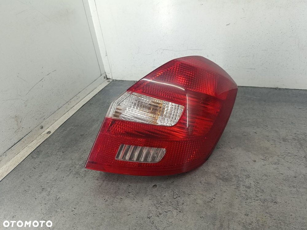 LAMPA TYLNA PRAWA SKODA FABIA II FL ZSB5J6945096 HATCHBACK - 7