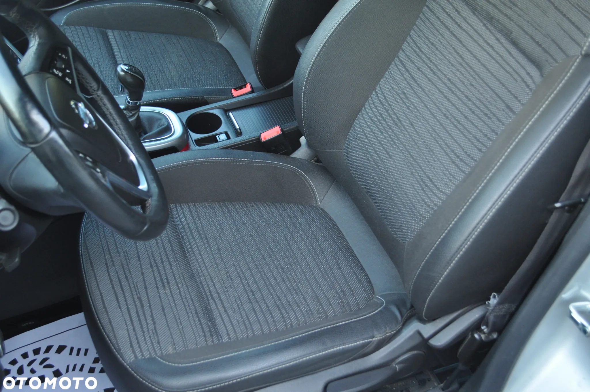 Opel Astra IV 1.4 T Cosmo - 19