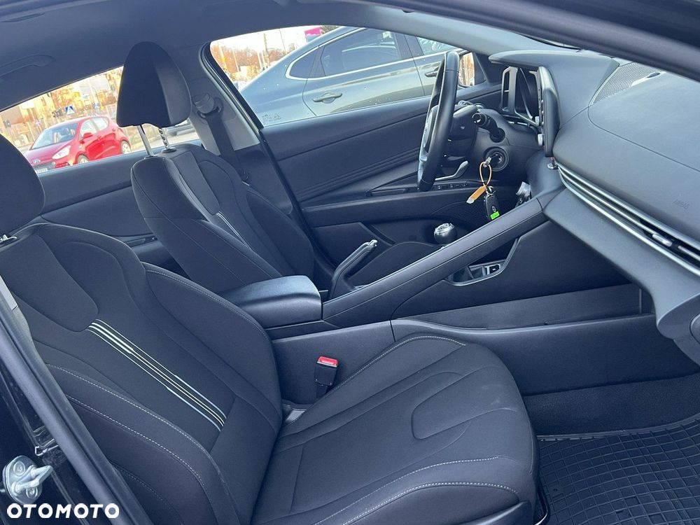 Hyundai Elantra - 10