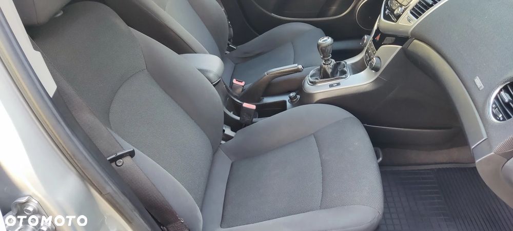 Chevrolet Cruze - 35