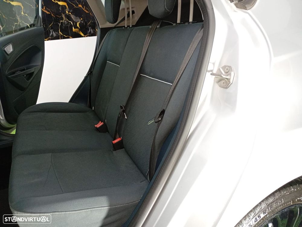 Ford Fiesta 1.4 TDCI Titanium - 21