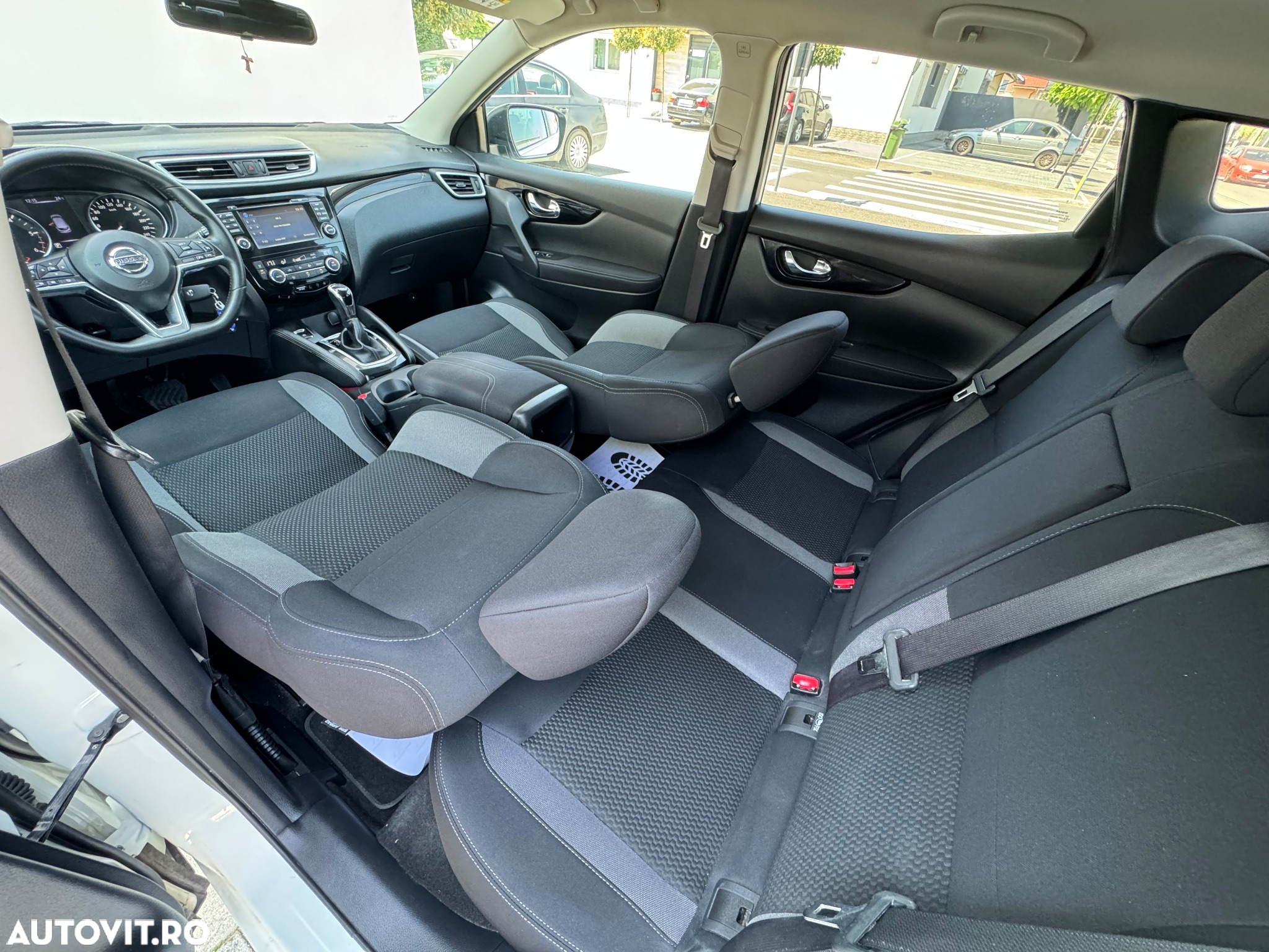 Nissan Qashqai 1.6 DCI Xtronic ACENTA - 14