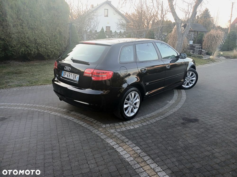 Audi A3 Sportback 1.6 TDI DPF S tronic S line Sportpaket - 8